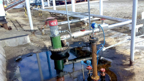 Breakage of oil in the quarry of a drainage tank for pumping waste water.